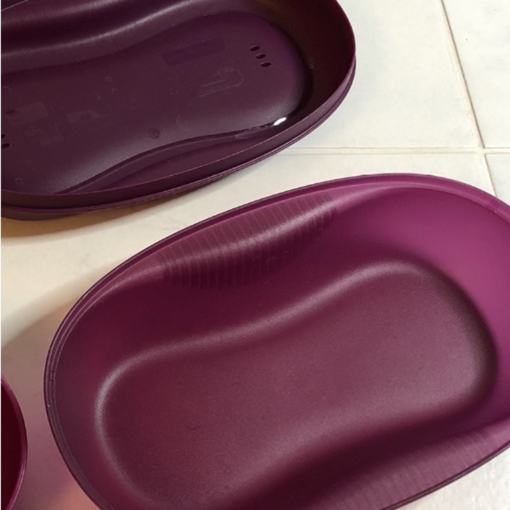 Tupperware purple microwave egg cooker. EUC!